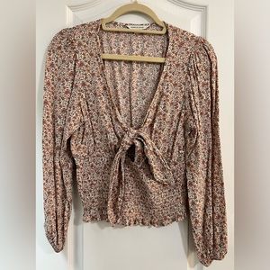 Long sleeve crop top with tie detail in front